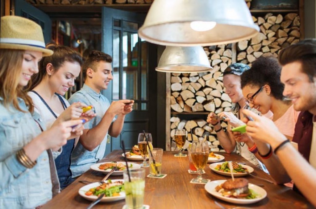 Dietas para autónomos: comida en restaurante como gasto de manutención deducible